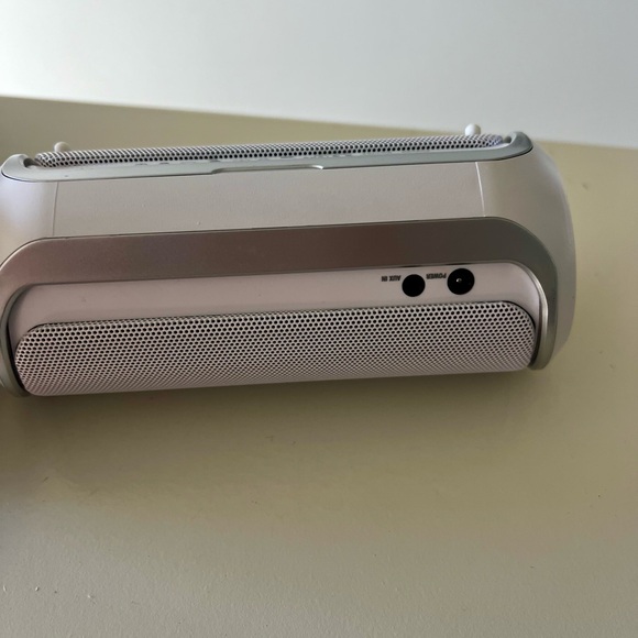 NEVER USED JBL SPEAKER - Picture 4 of 4